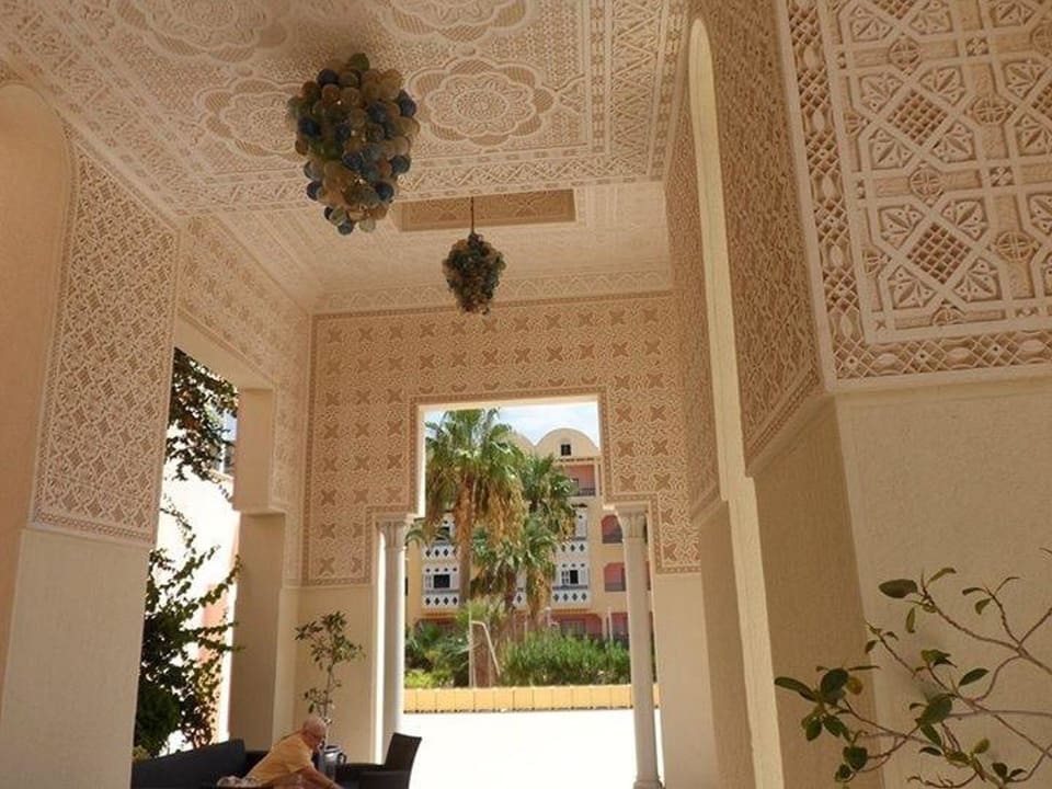 Vor dem Eingang Houda Golf & Beach Club