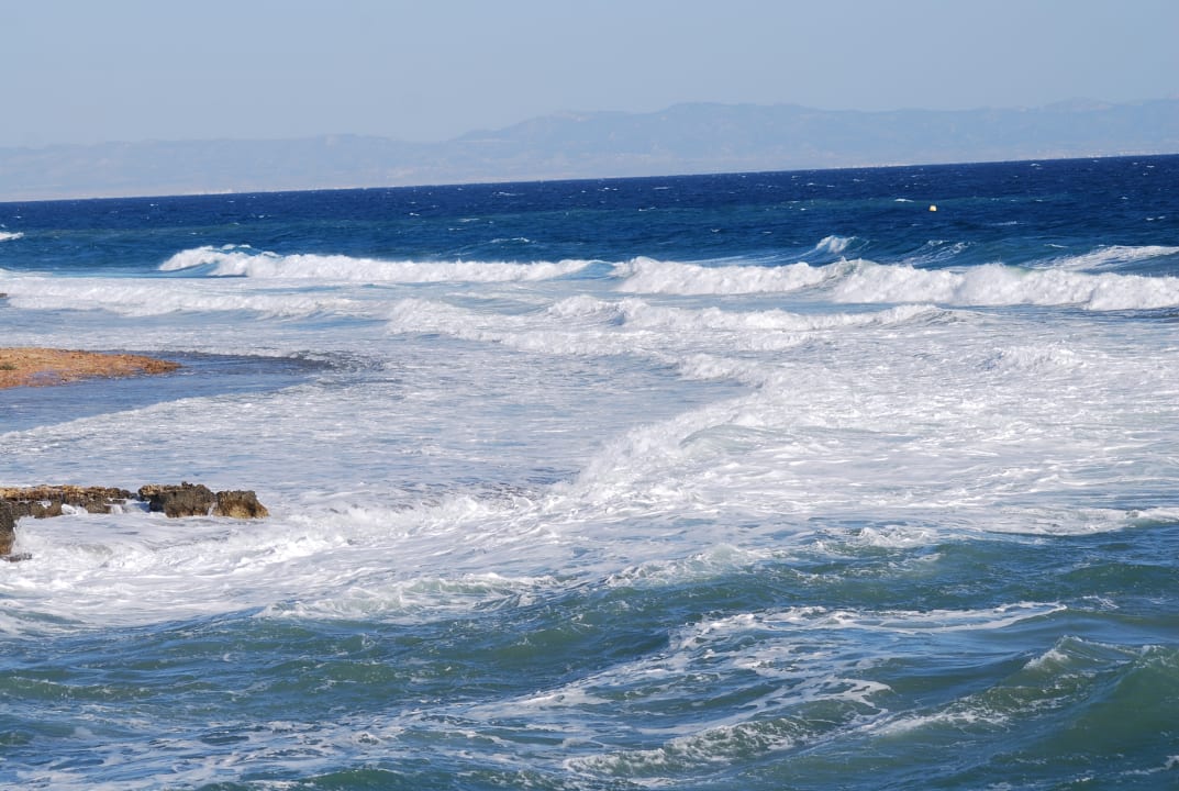 Strand Crystal Springs Beach Hotel