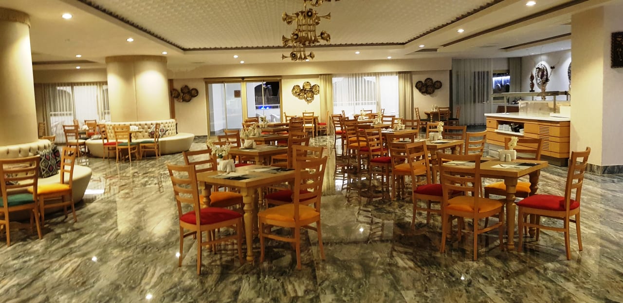 Spät-frühstück-Raum und Mitternachts - Buffet Royal Taj Mahal Hotel