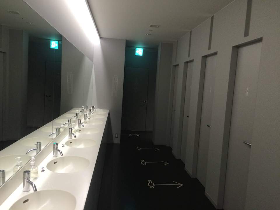 WC Bereich nine hours Narita Airport