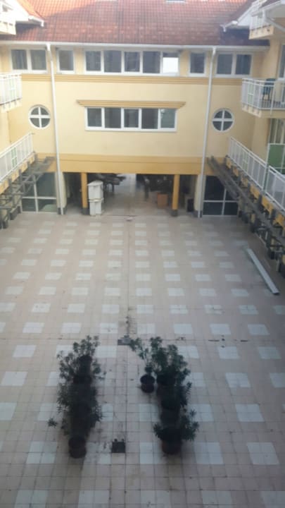 Innenhof Club MenDan Aparthotel