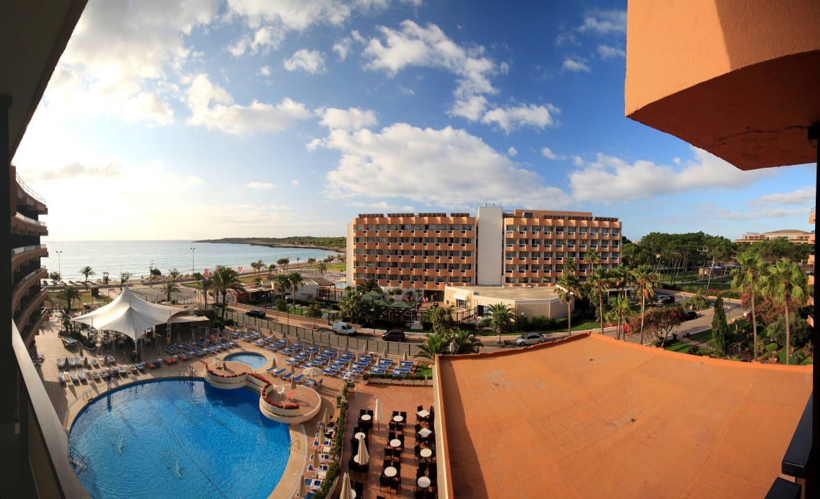 Poolseite mit Meerblick allsun Hotel Sumba