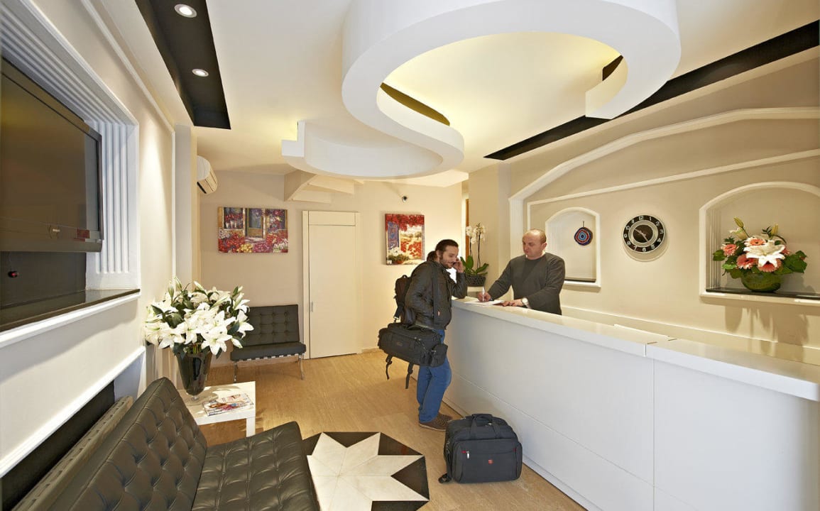 Reception Hotel Retropera