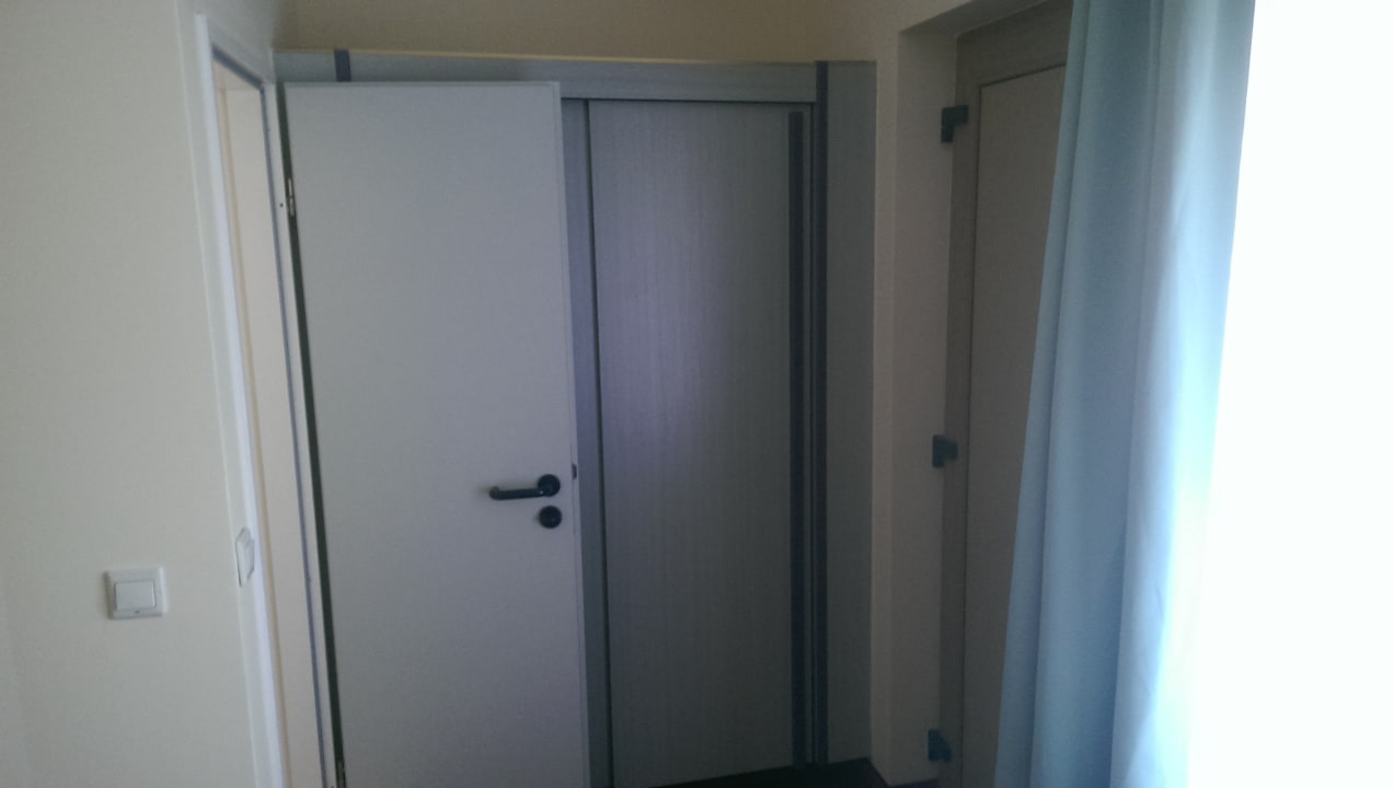 Schrank Hotel Port Inn