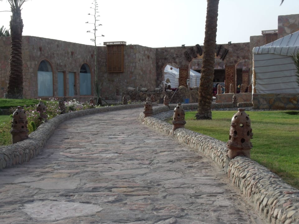 Weg zu den Beduinenrestaurant SUNRISE Royal Makadi Resort