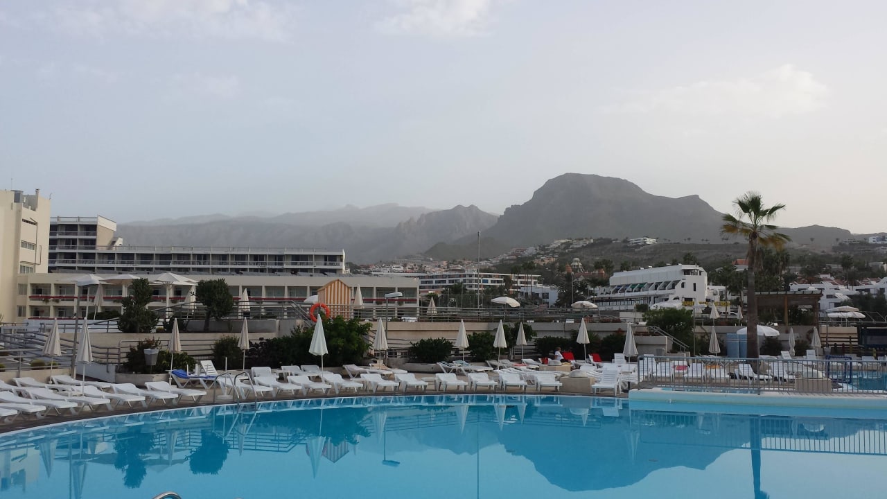 Poolblick mit bergblick Alexandre Hotel Gala
