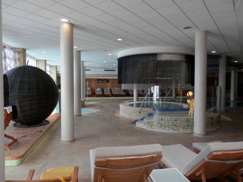 Rattan-Kuschel-Liege  Hotel Reiters Supreme