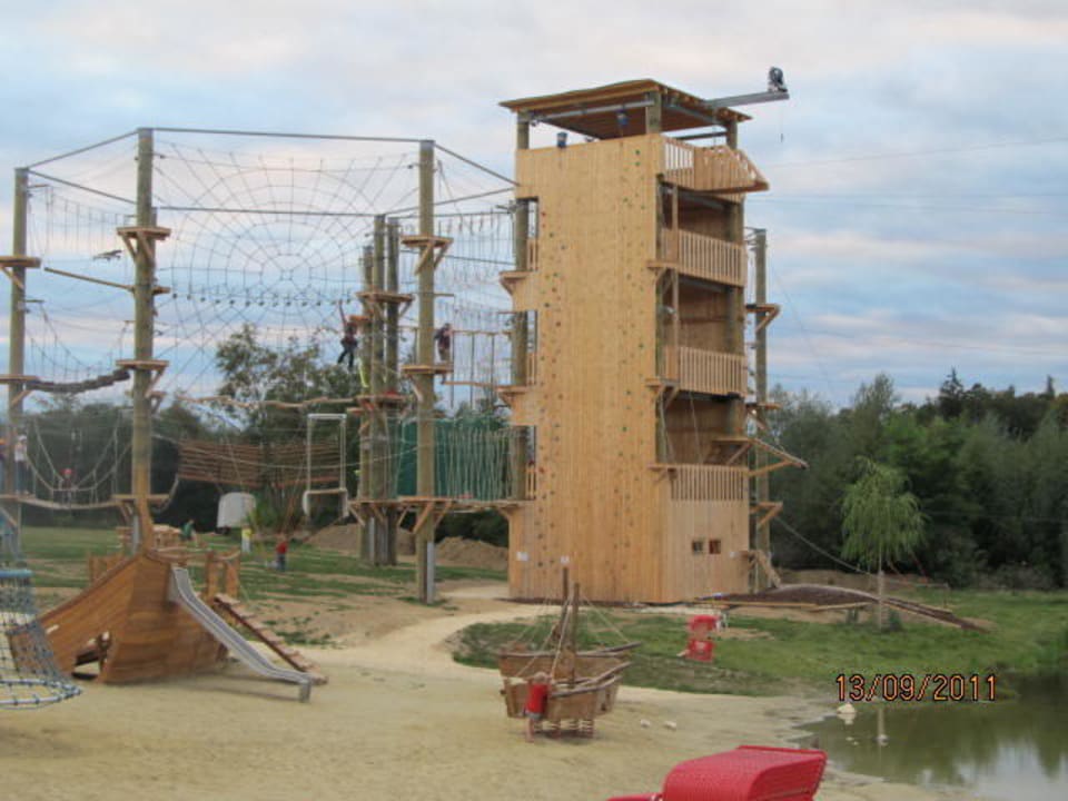 Spielplatz und Kletterturm LEGOLAND Feriendorf