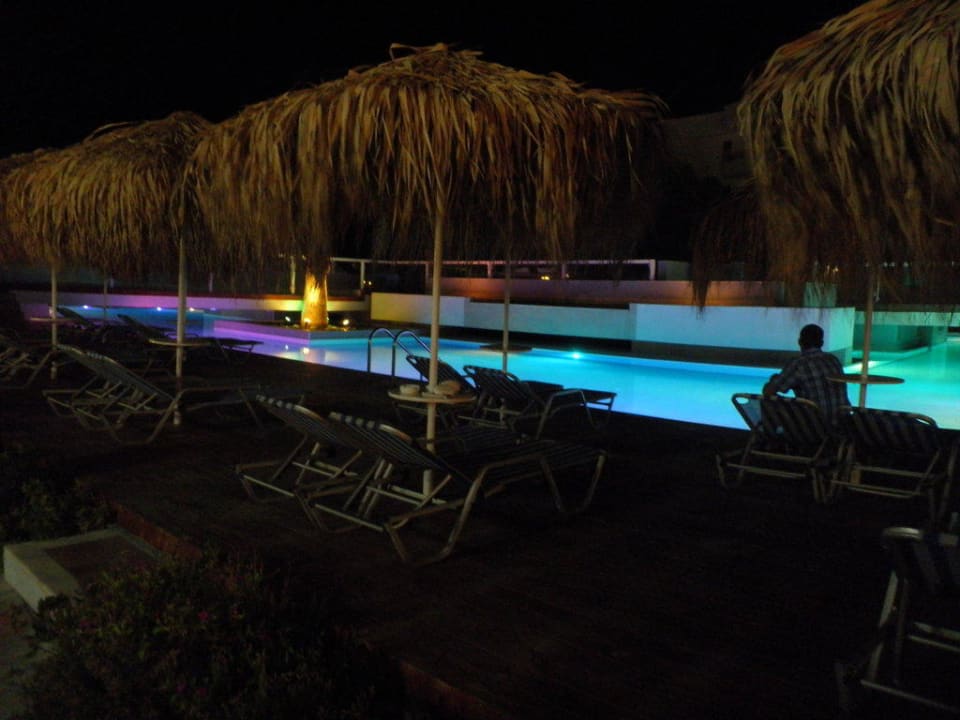 Pool bei Nacht Blue Sea Beach Resort