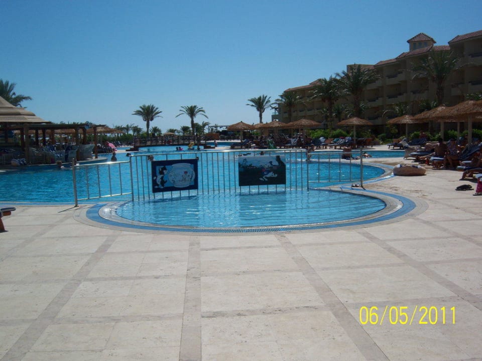 Basen z brodzikiem dla dzieci Amwaj Beach Club Abu Soma Resort