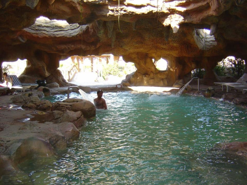 Jacuzzi Parrotel Beach Resort