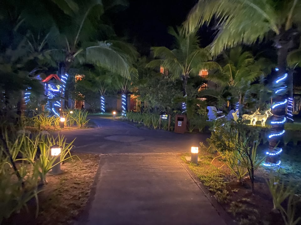 Gartenanlage Crystals Beach Resort Belle Mare, a member of Radisson Individuals