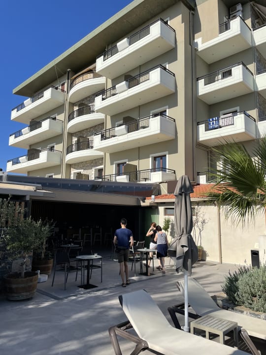 Außenansicht Petousis Hotel & Suites