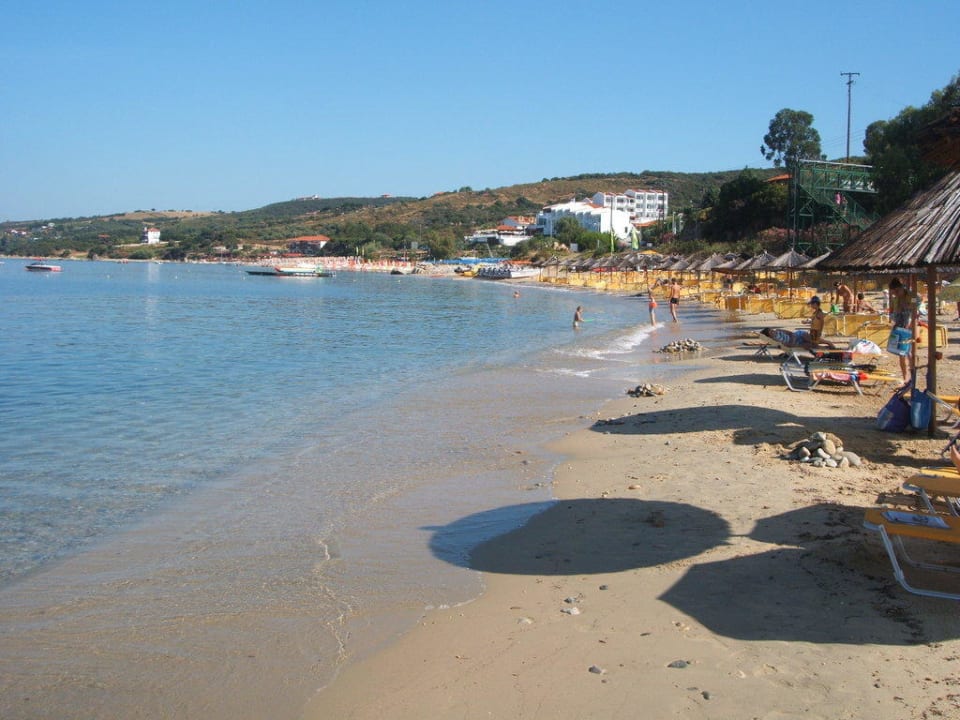 Strand am Morgen Akrathos Beach Hotel