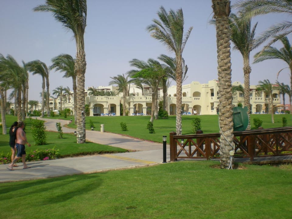 Blick vom Strand zum Hotel Rixos Sharm El Sheikh Adults Only 18 +