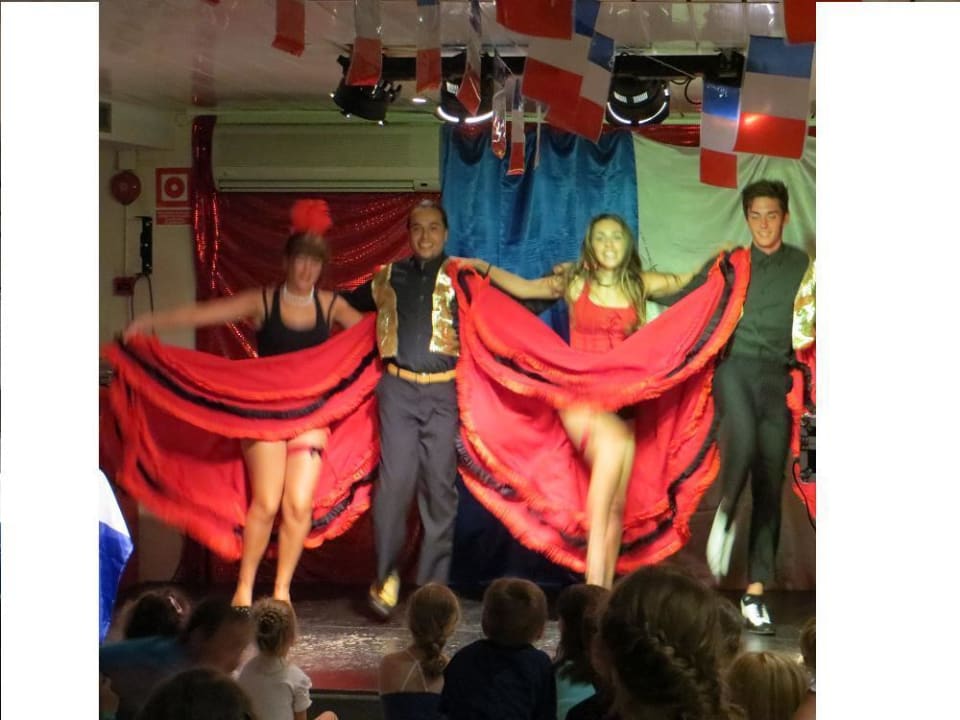 The typical French cancan! / Frencés cancán! Tacande Portals