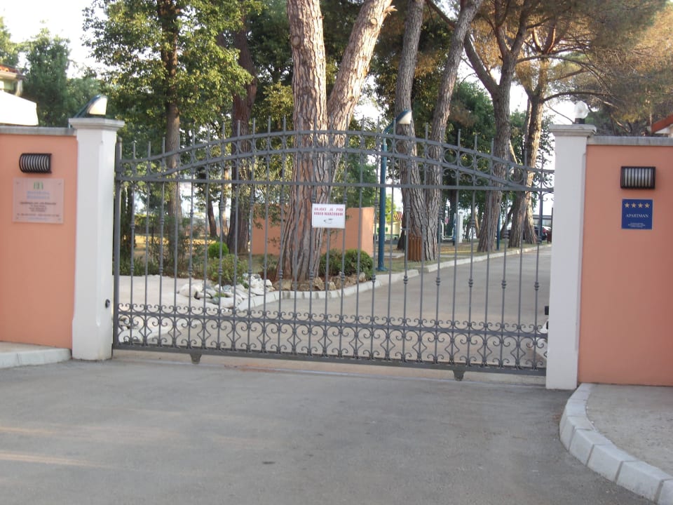 Eingangbereich schön abgeschlossen Apartments Materada Residence