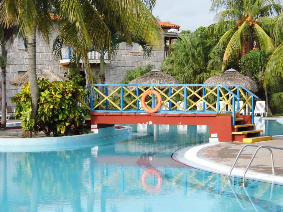 BRÜCKE ÜBER POOL Hotel Gran Caribe Club Kawama