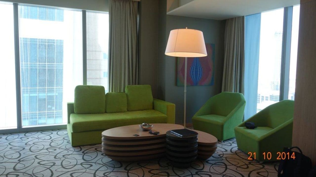 Wohnbereich der Opera Suite Sofitel Hotel Dubai Downtown