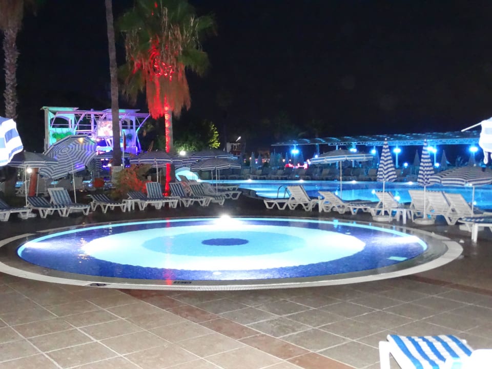 Am Pool Lonicera Resort & Spa Hotel