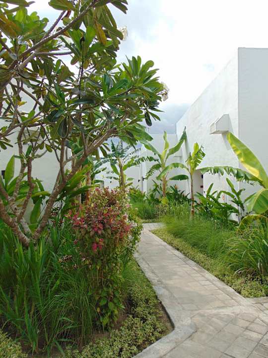Gartenanlage Amber Lombok Beach Resort