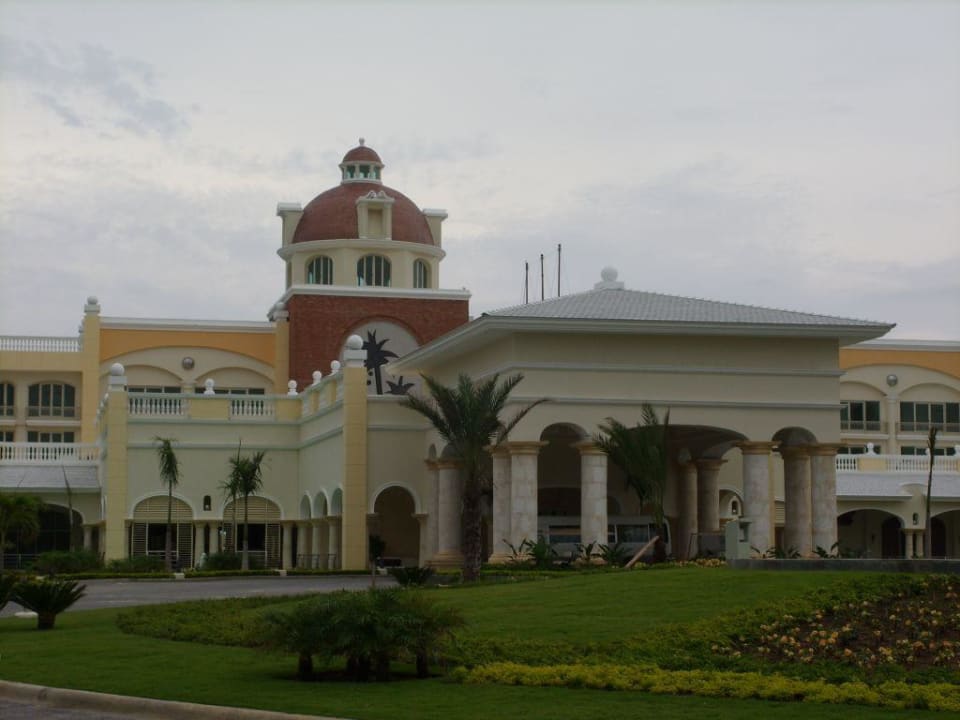 Hoteleingang JOIA Bávaro by Iberostar