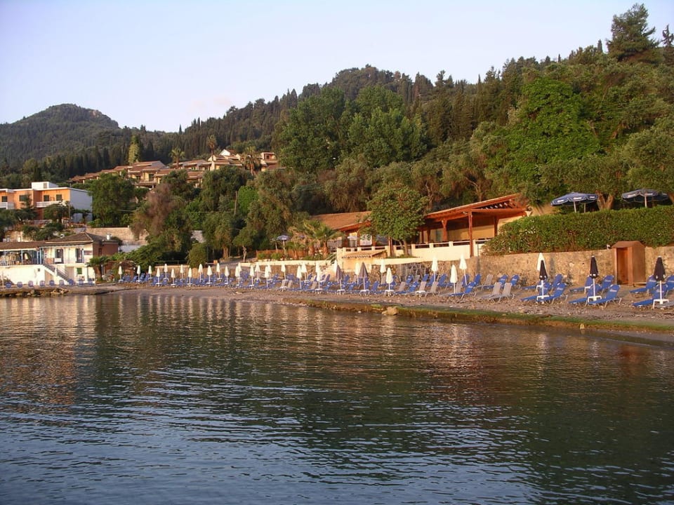 Morgens am Strand Aeolos Beach Resort