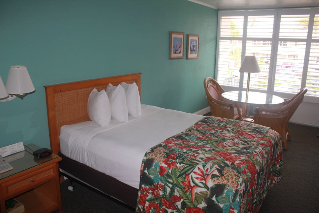Blich ins Zimmer Hotel Outrigger Beach Resort