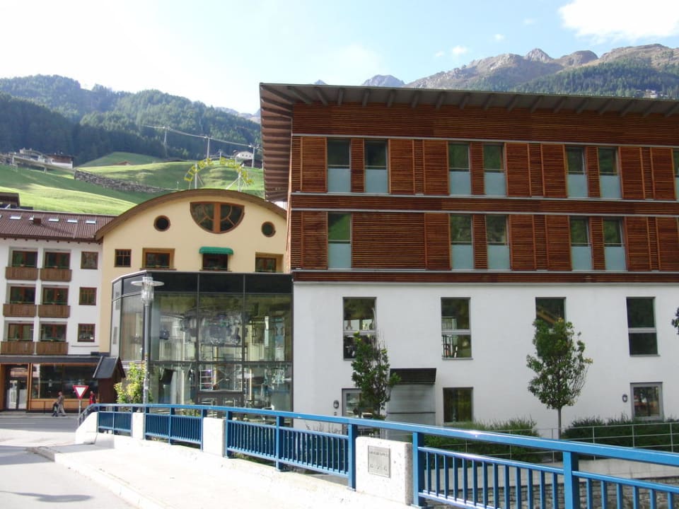 Ansicht mit Berg Hotel Liebe Sonne