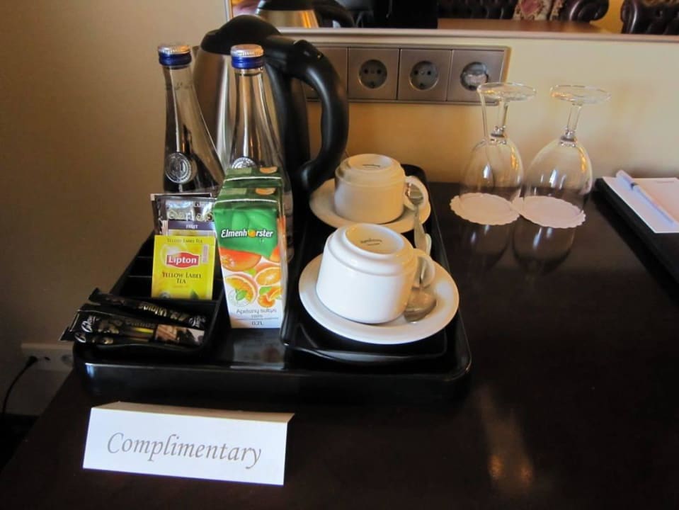 Complimentary water, juice, coffee and tea Hotel Congress