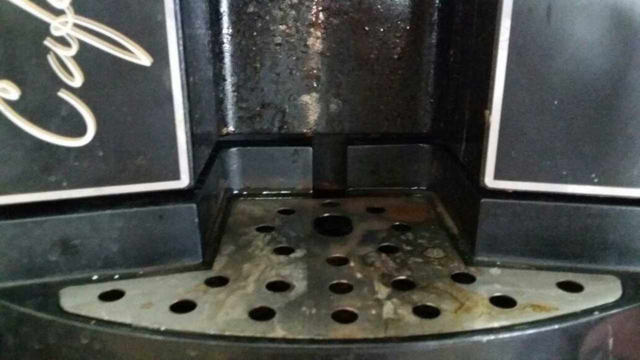 Man beachte die Sauberkeit/Kaffeeautomat Xeno Club Mare Hotel