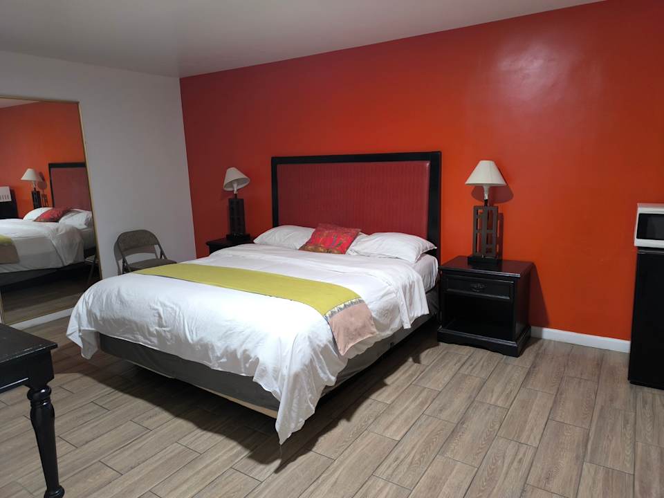 Zimmer norwalk inn & suites