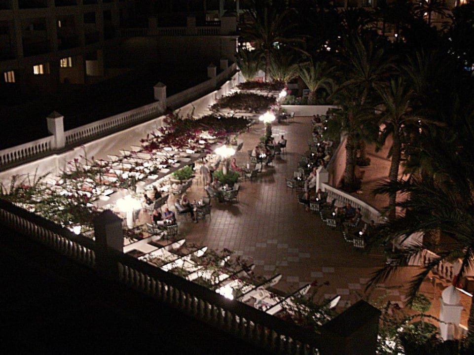 Terrasse bei Nacht Hotel Riu Palace Maspalomas Adults Only