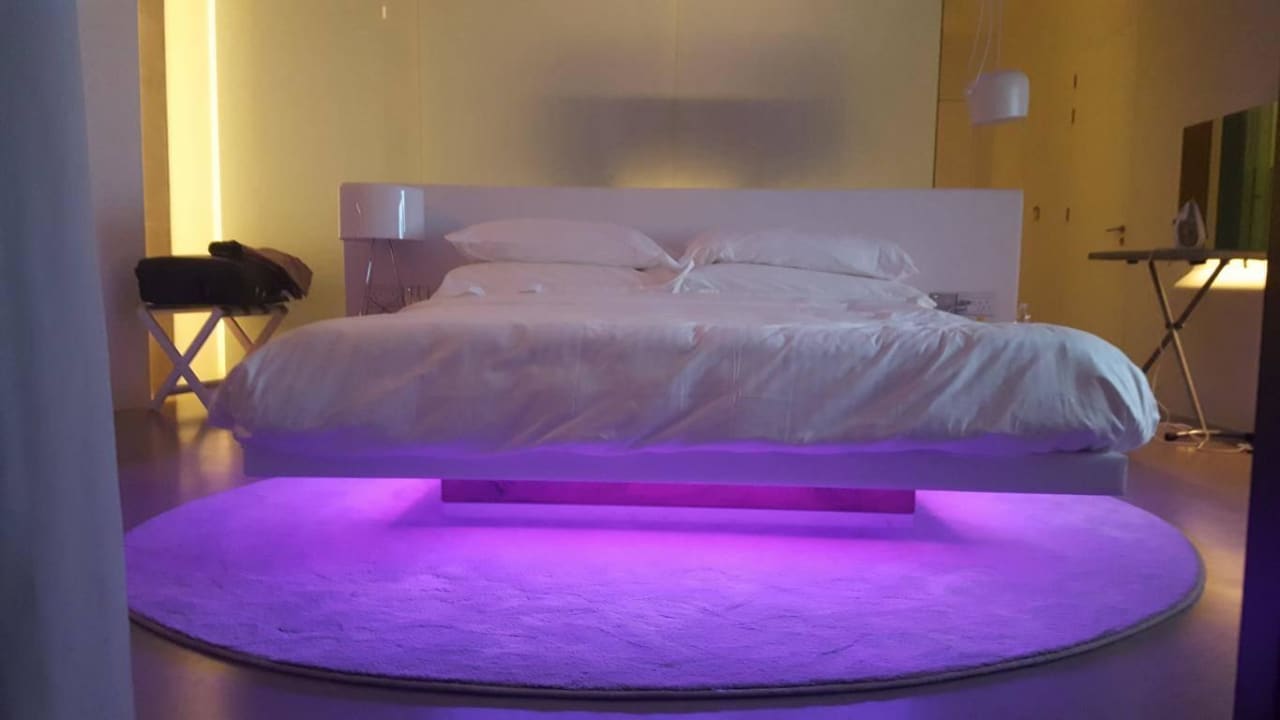 Großzügiges Bett Nikki Beach Resort & Spa Dubai