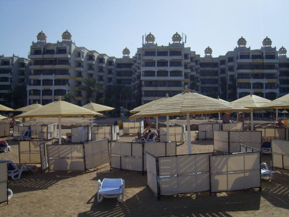 Blick von der künstlichen Insel auf das Hotel SUNRISE Holidays Resort (Adults Only)