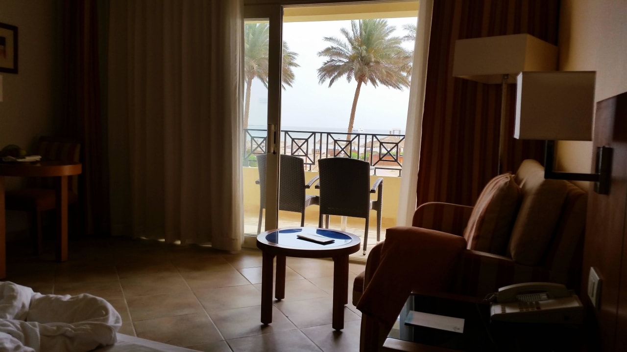 Blick vom Zimmer auf den Balkon Cleopatra Luxury Resort Makadi Bay