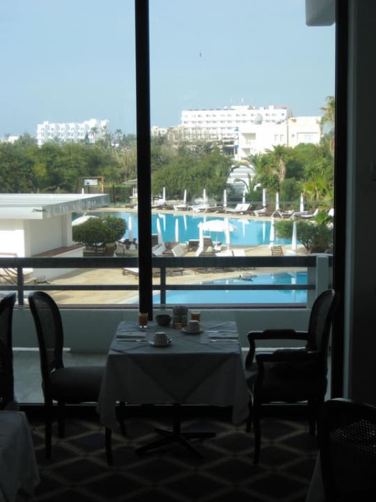 Frühstück mit Ausblick Hotel Grecian Bay