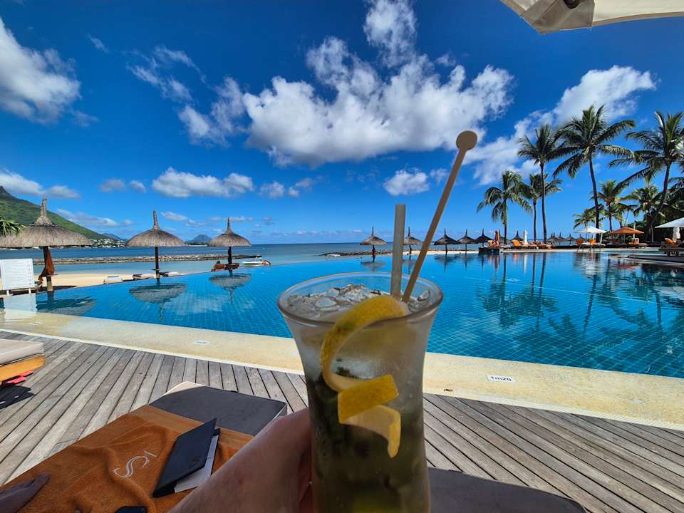 Pool Sands Suites Resort & Spa