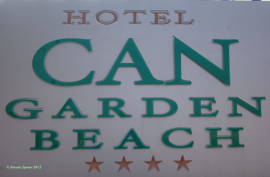 Großes Hotelschild am Zaun Can Garden Beach