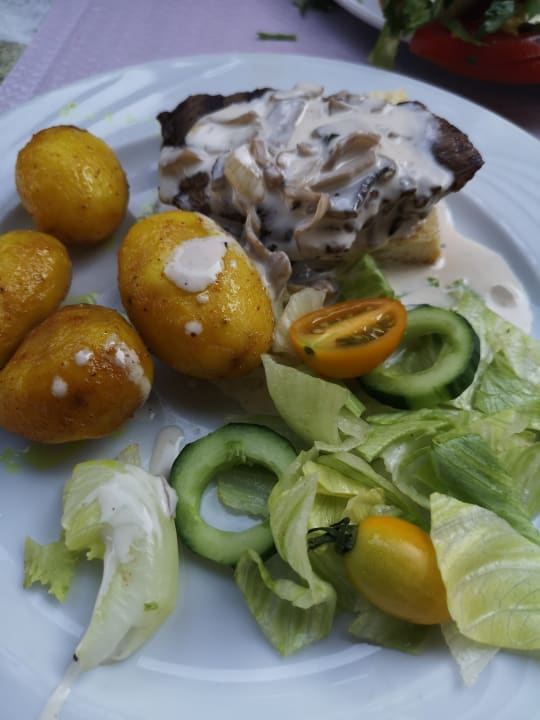 Gastro Saturn Palace Resort Hotel