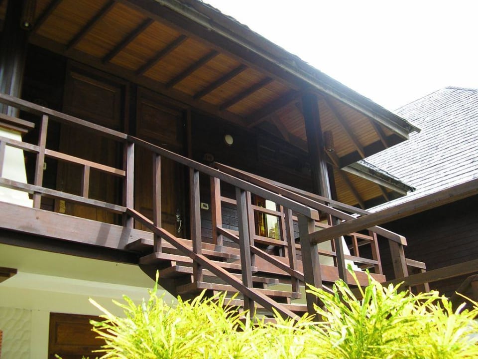 Die zweistöckigen Bungalows mit den Deluxe Zimmern Sun Siyam Olhuveli