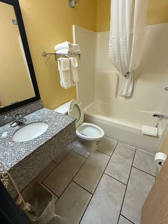 Zimmer Super 8 by Wyndham Medina OH