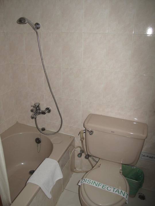 Wanne, Toilette Hotel Central Yangon