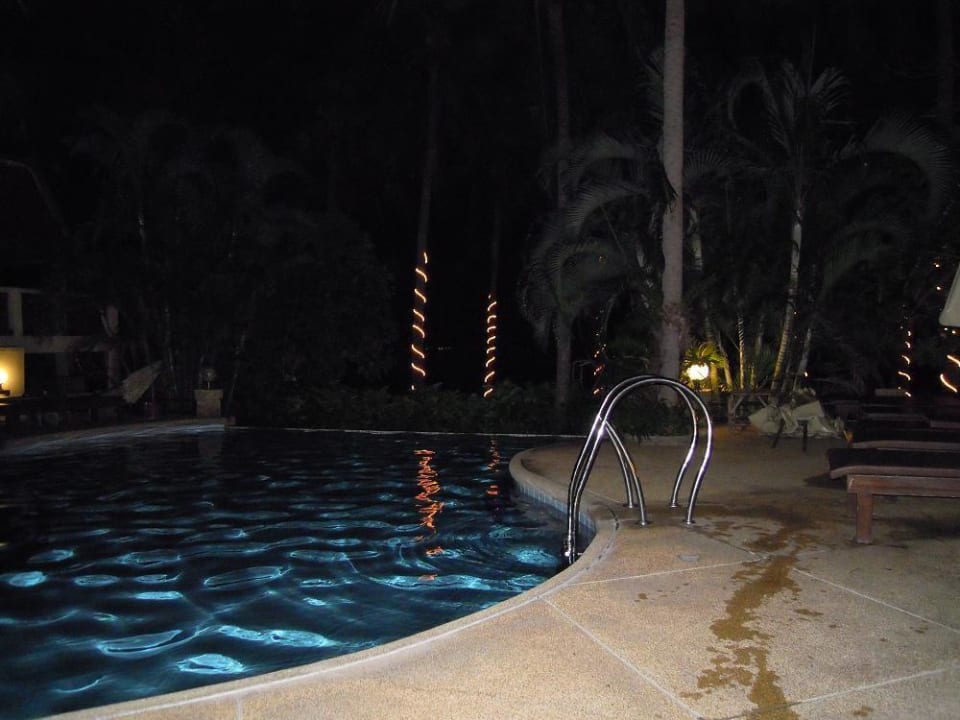 Pool bei Nacht Pinnacle Samui Resort