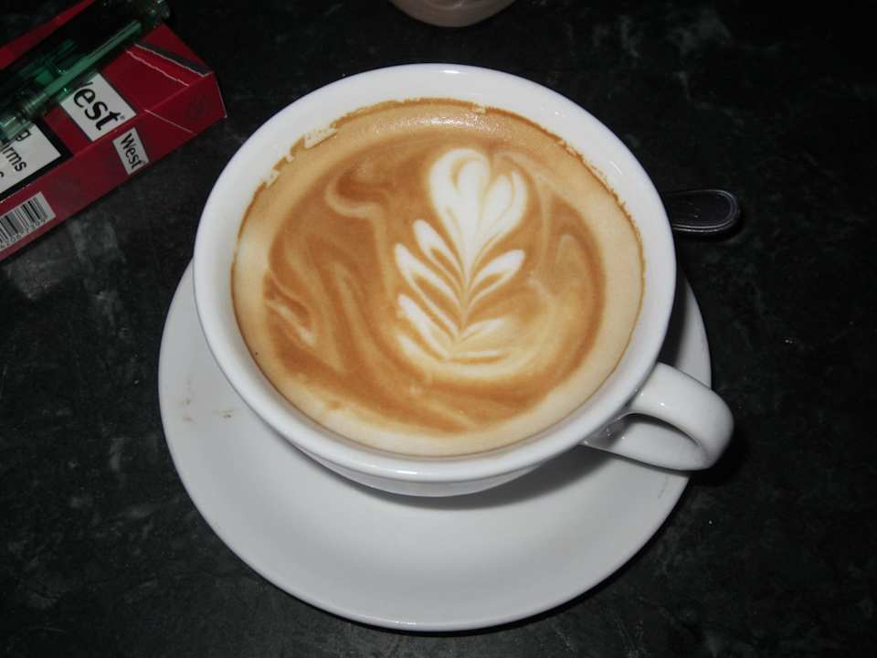 Cappuccino in der Kaffeebar Pickalbatros Royal Moderna Resort-Sharm El Sheikh