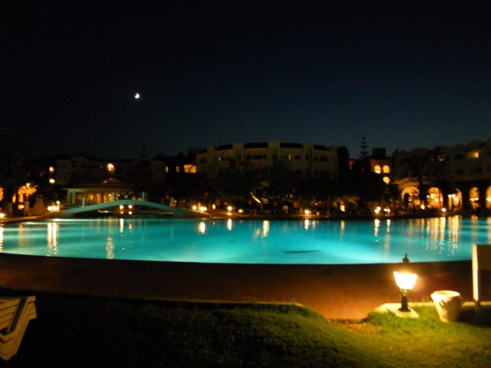 Die schöne Hotelanlage bei Nacht! Mahdia Beach & Aquapark