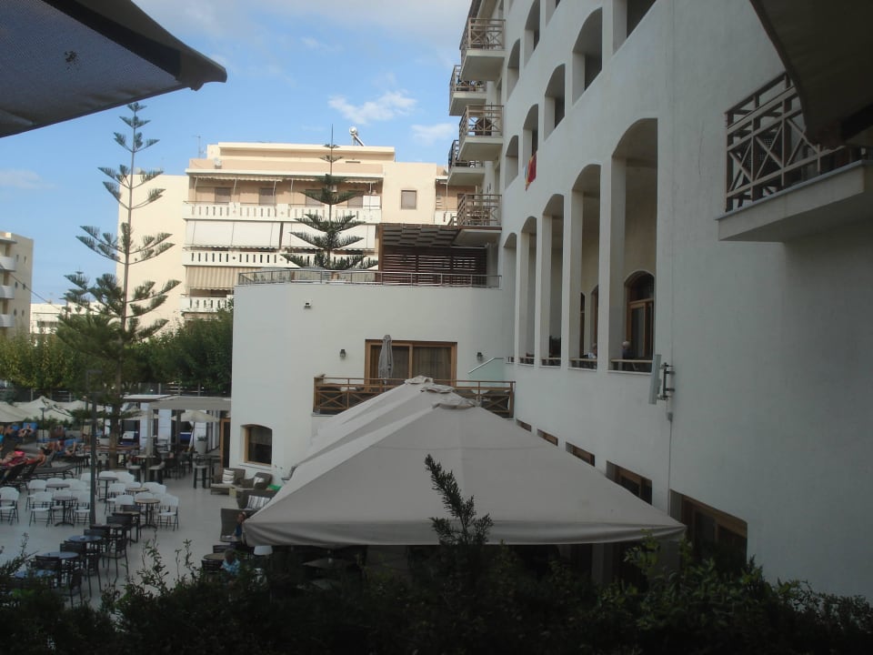 Blick vom Superior Hotel Theartemis Palace