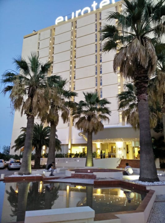 Hoteleingang Ozadi Altura Beach Resort