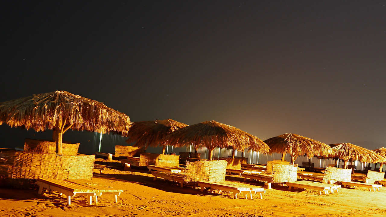 Pláž v noci zeje prázdnotou Sentido Caribbean World Soma Bay