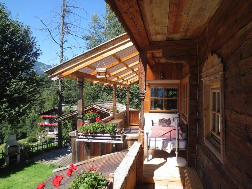 Balkon Kuschelsuite mit Bett im Freien Bergchalets